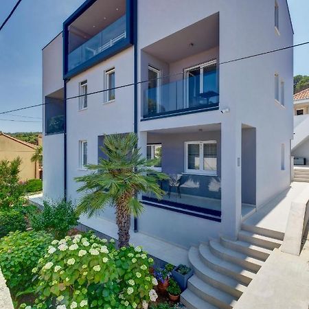 Apartments Hemetek Lussingrande Esterno foto