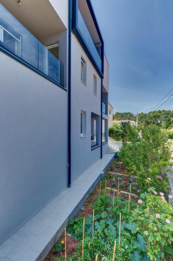 Apartments Hemetek Lussingrande Esterno foto